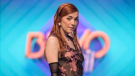 Iris, pregătită de întâlnire. Tânăra a ales să îl invite în mod public pe cel de care îi place în oraș: „O siluetă de sirenă”